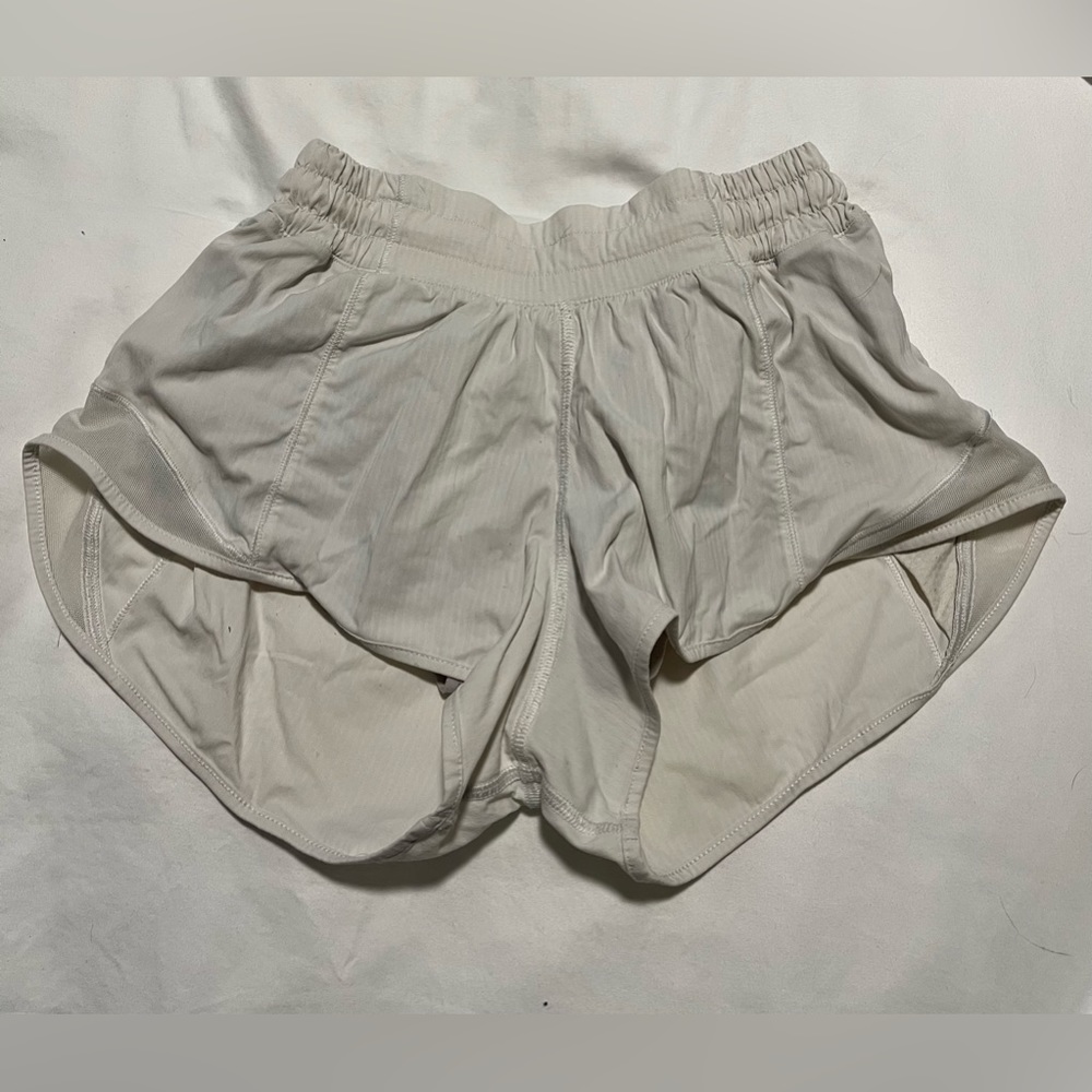 Lululemon Hotty Hot Shorts 2.5” - Picture 1 of 3